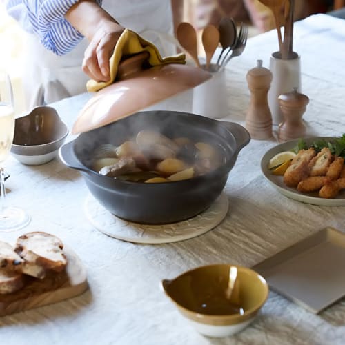 TAMAKI Thermatec Ultra-Lightweight Single-Serving Direct-Stove Shallow Pot, Size 9, White, 32x27x15.5cm (H), Easy-to-Use, Lightweight Ceramic, 2250ml,
