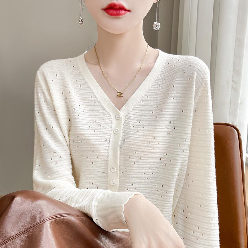 

Women s Fashionable V-Neck Loose Knit Pullover Sweater - French Spring Style L (105-120 jin)