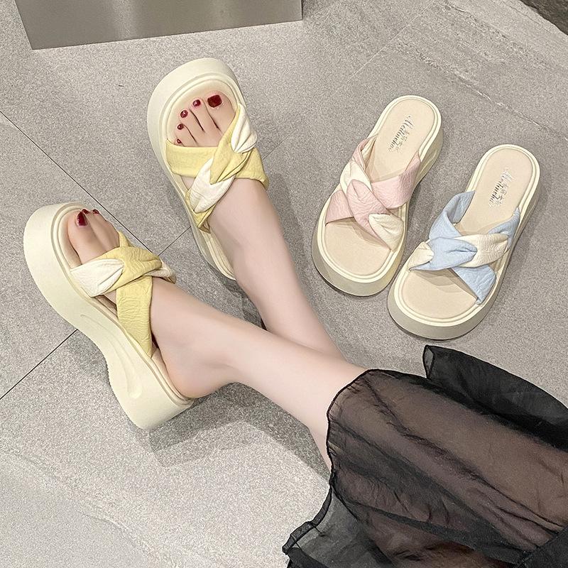 2025 Summer Stepping On Shit Thick-soled Slippers Women's Fashion Heightening New Non-slip Cross Beach Cool Slippers Versatile