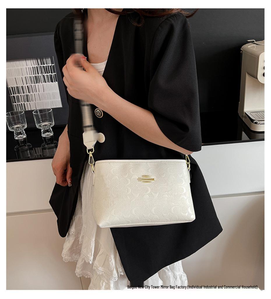 Versatile Women's Handbag: High-End Print with Wide Strap for Shoulder or Crossbody Wear