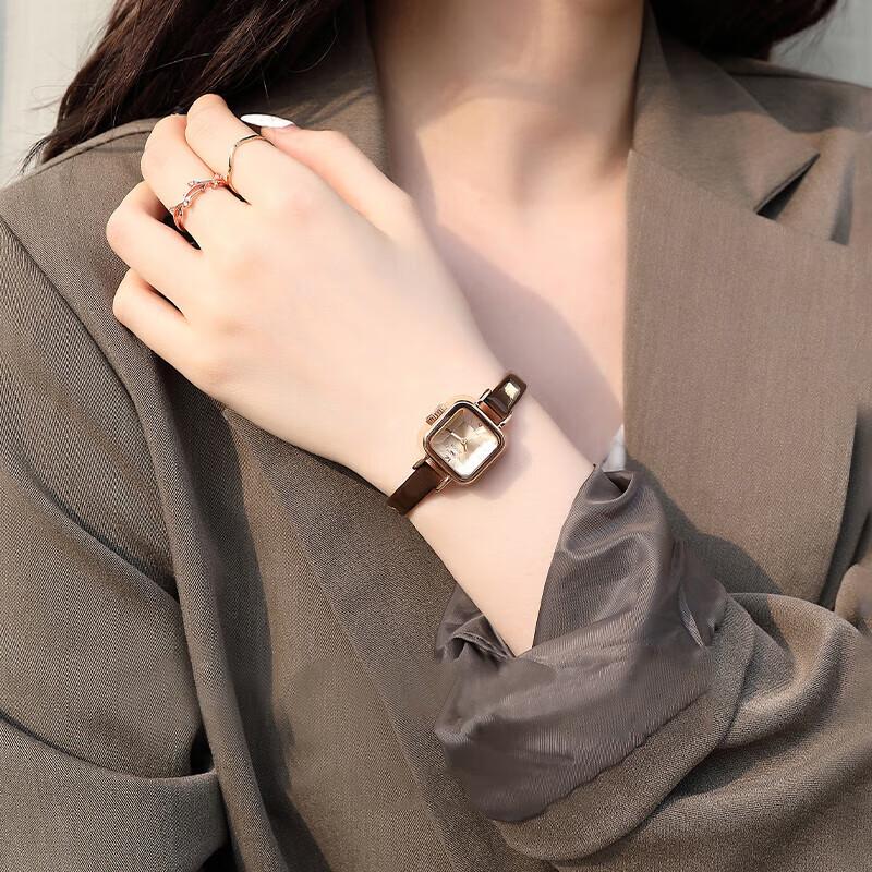 Julius Women s Slim Quartz Watch