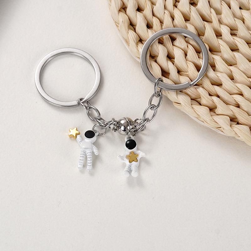 Creative Design Astronaut Star Moon Key Chain Spaceman Love Heart Couple Friendship Gift Car Bag Key Ring Pendant Accessories