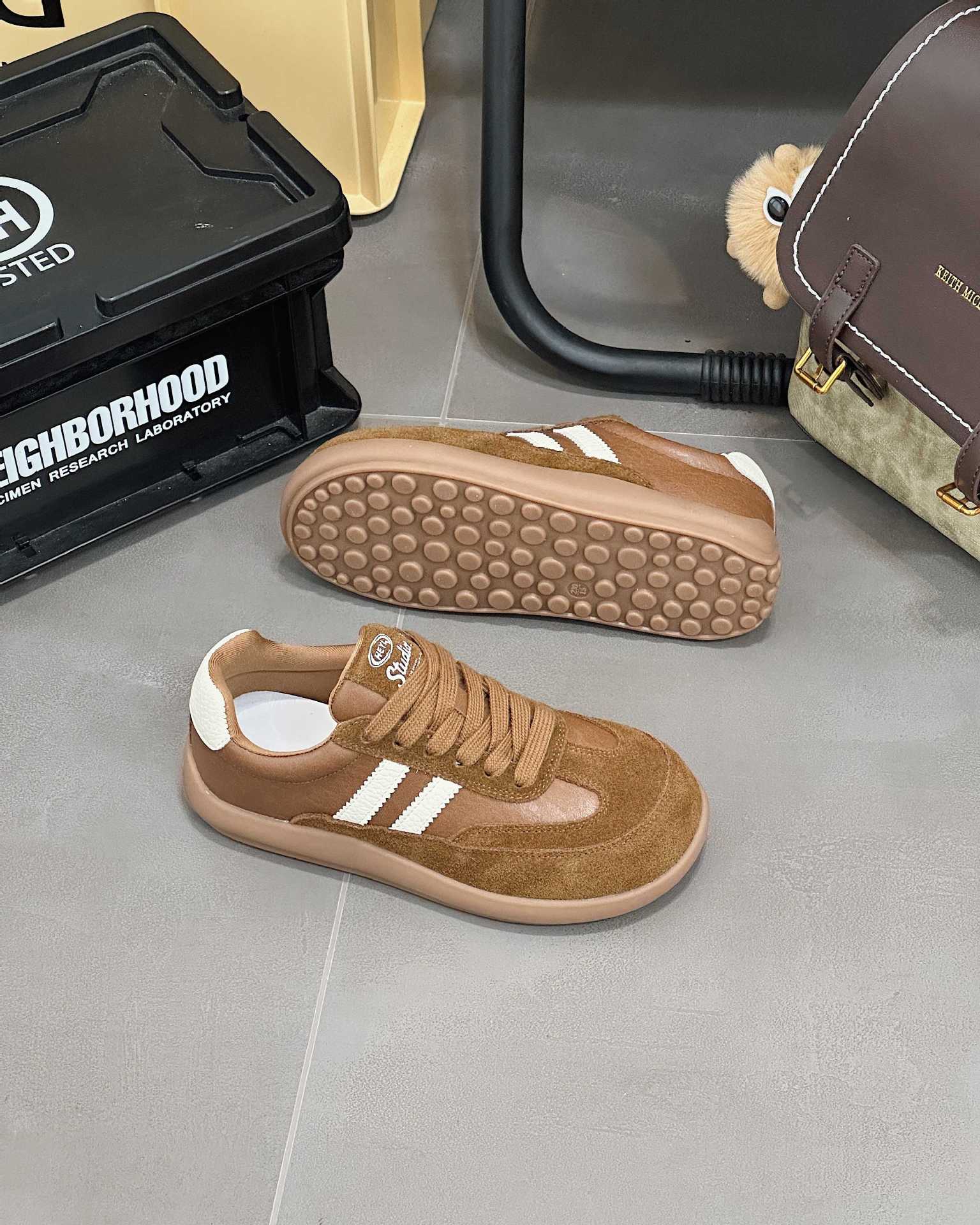 

Туфли для моральной подготовки с плоской подошвой, нескользящие, универсальные, женские, 2025 новые, детские популярные, с мягкой подошвой, легкие, для отдыха, не утомляют ноги 40