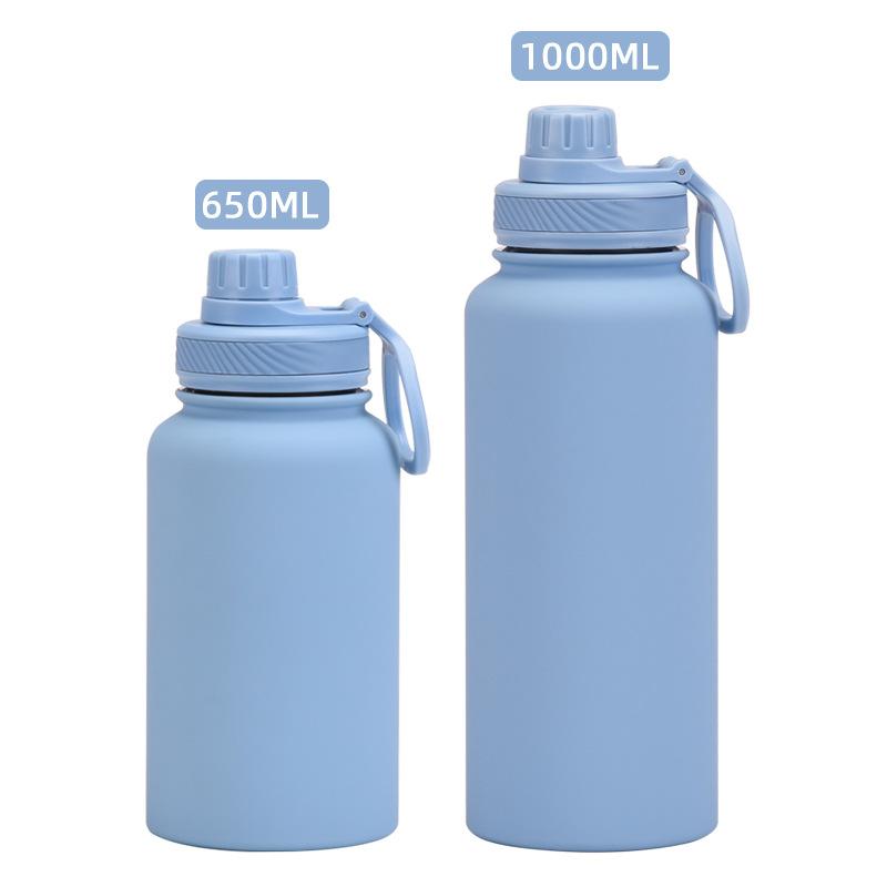 Ein Becher mit Doppelwand 650 ml Edelstahl Thermosbecher Große Kapazität Wasserbecher Tragbar Outdoor Doppelwandig Trinkflasche Sportkessel