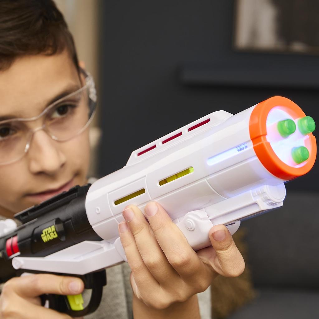 Hasbro Star Wars Nerf Glowstrike Stormtrooper Triple Strike Blaster mit Licht & Sound, 3 Glowstrike Darts, Spielzeug für Jungen & Mädchen, ab 8 Jahren G0762