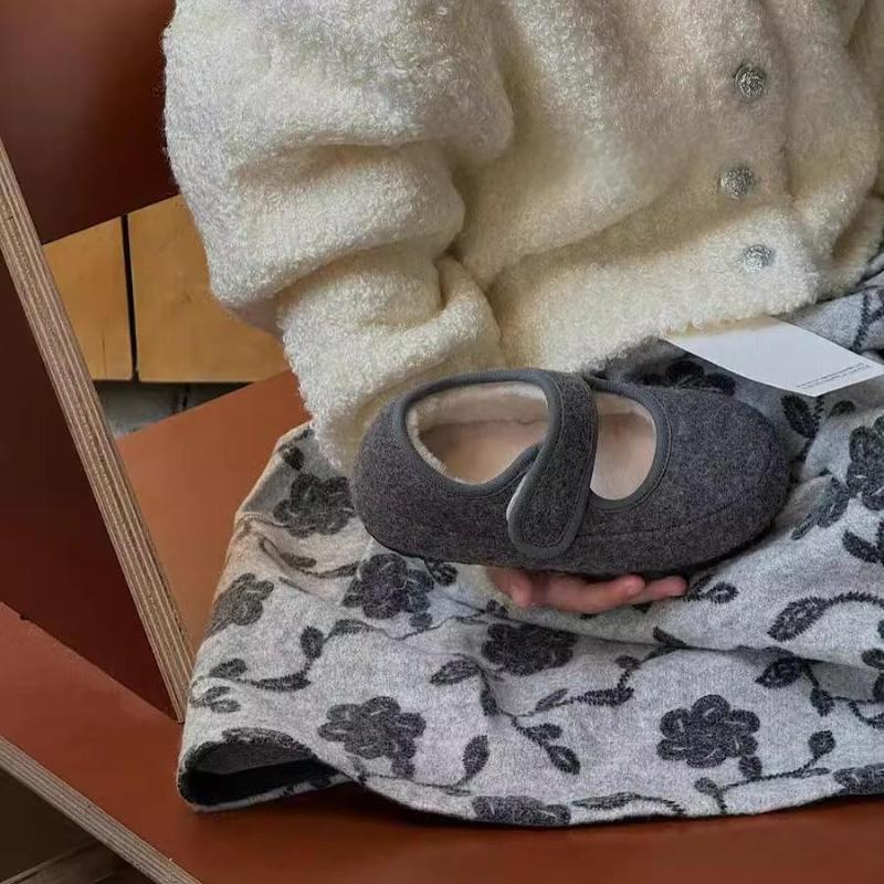 Girls Flat Shoes Winter Fashion New Kids Solid Color Mary Janes Comfortable Student Warm Fleece Children Cotton Shoes Loafers 26