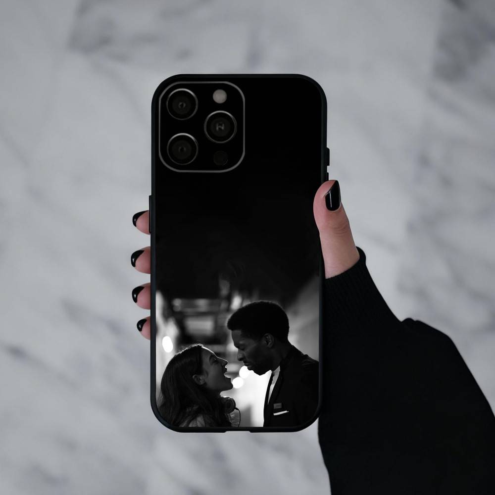 Deux personnes echangeant de la salive Phone Case For iPhone 17pro,16,15,14,13,12,11 Plus,Pro Max,XS,Soft Silicone Black Cover