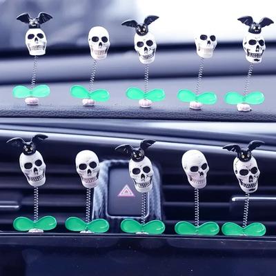 Halloweenová ozdoba lebky na auto třesoucí se na palubní desku auta středovou konzolu netopýří lebka dekorační doplňky vtipné dárkové ozdoby