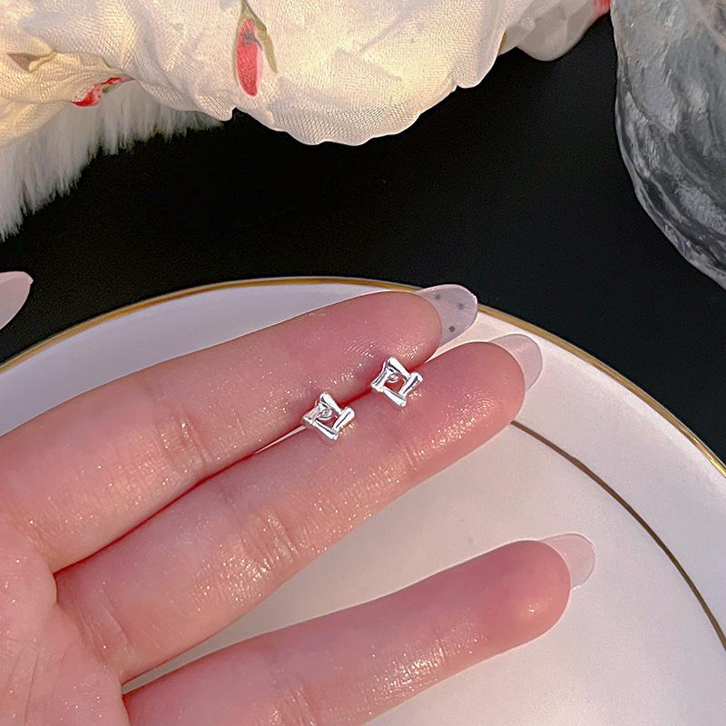 S925 Silver Stud Earrings Women's Ear Hole Earrings Niche Design Earbone Studs High-end Earrings