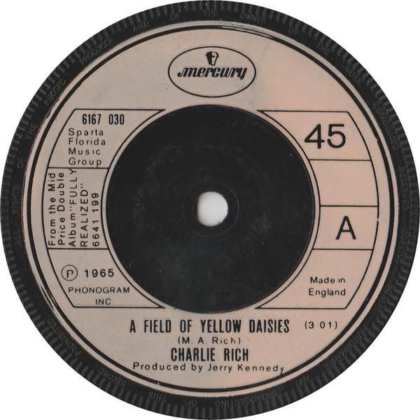 

7-дюймовая пластинка CHARLIE RICH A Field Of Yellow Daisies 6167030 Mercury 1974 UK CountryFolk Б/у