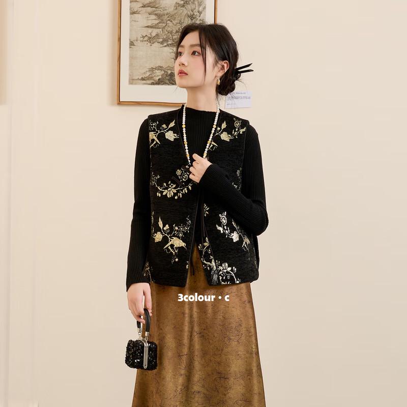 

Жилет стеганый жаккардовый в китайском стиле Сан Цай L 165/88A