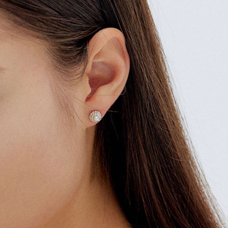 LUMIAH S THREAD SWIRL FRESHWATER PEARL earrings