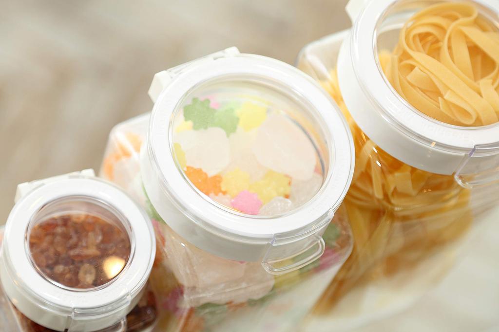 Juego de Almacenamiento Oficial Takeya Freshlock Blanco de con Perfecto para Contenedores de Patatas y Snacks, 3, Cuadrado, 1.7L (1700ml), Cuchara, Hermético,