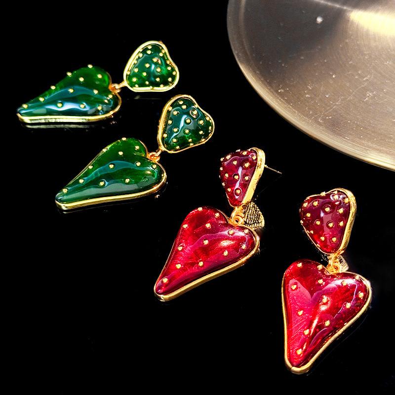 Draweye Resin Strawberry Earrings for Women Palace Style Vintage Fashion Hyperbole Jewelry Sweet Elegant Pendientes Mujer