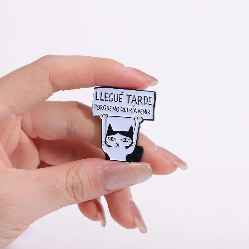 Cat Funny Enamel Spanish Pin Llegue Tarde Porque No Queria Venir Brooches Lapel Backpack Badge Punk Gothic Jewelry Gifts For Kid