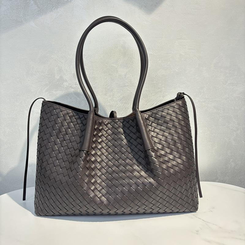 2025 New Cowhide Handmade High-end Woven Bag French Casual Handheld One-Shoulder Crossbody Women's Bag Tote Bag