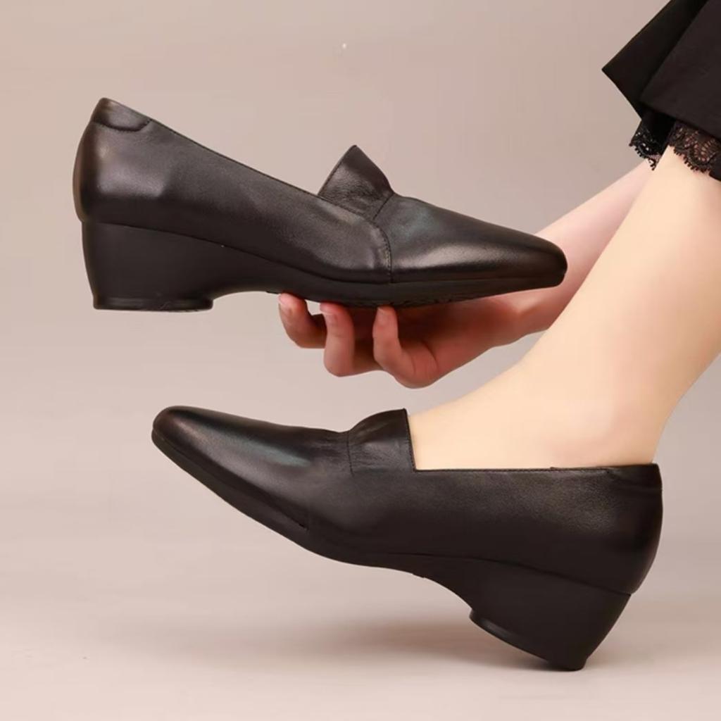Mom shoes women's 2025 spring and summer new pointed soft sole wedge small leather shoes versatile fashion temperament one-pedal single shoes