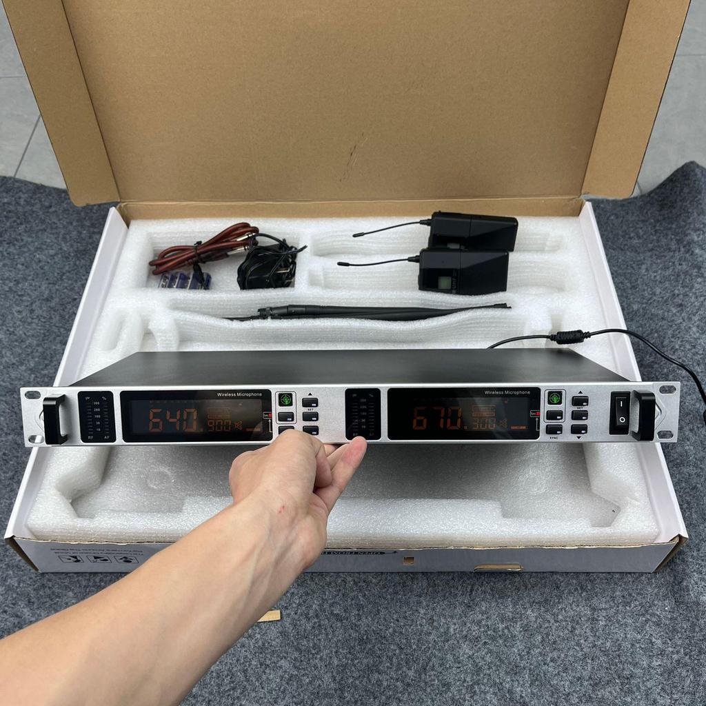 Wireless True Diversity Dual Headset Microphone System In Stock