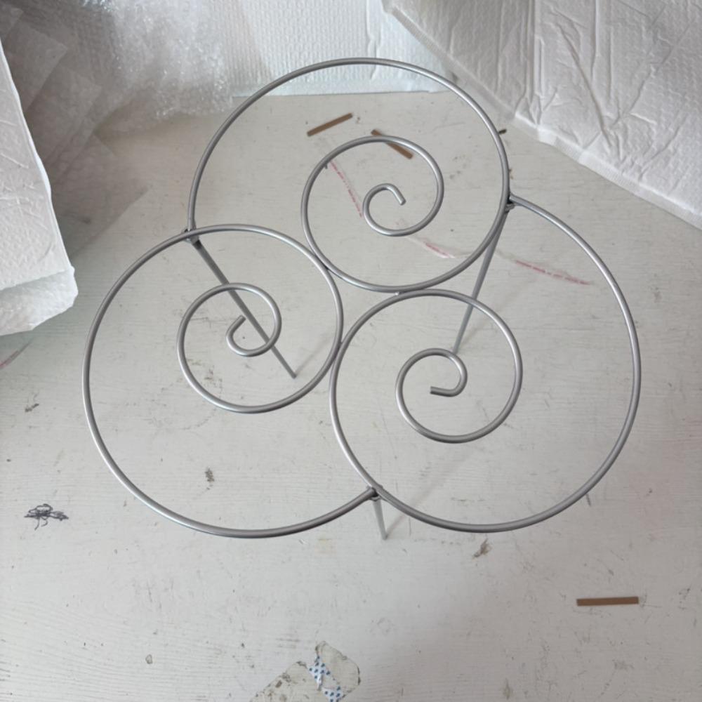 Rust-Proof Metal Plant Support Ring Weather-Resistant Flower Frame Support Garden Decoration