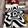 Coperta in Flanella con Vortice Bianco e Nero Calda Morbida Halloween Natale Divano Calda Accogliente Decorativa Decorazione Regalo per Tutte le Stagioni
