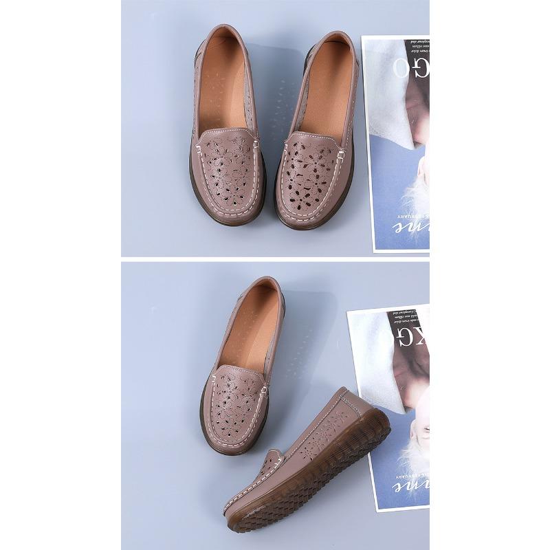 Women's Summer Fashion Outerwear: Versatile, Perforated and Breathable Large-sized Sandals for Middle-aged and Elderly Mothers