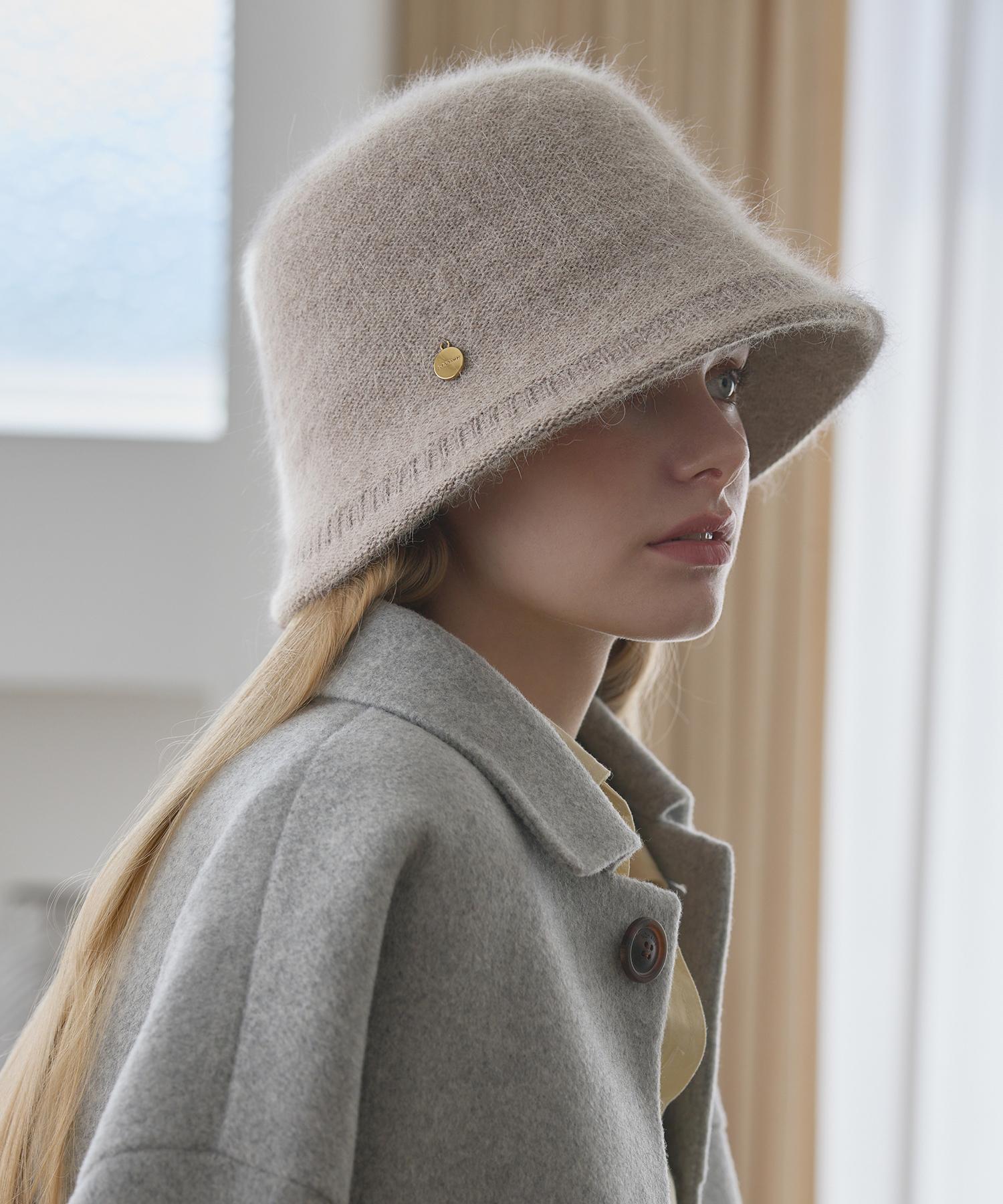 Jeieseutina J.Letter Angora Bucket Hat