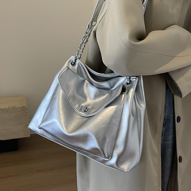 This Year, the Popular Silver Stray Bag Women's 2025 New Versatile Shoulder Underarm Bag Large-capacity Commuter Tote Bag