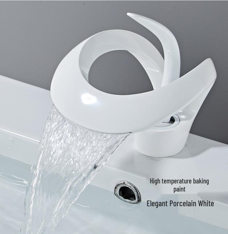 High-End European Style Brass Waterfall Basin Faucet in Golden Finish for Luxury Hotels and Villas