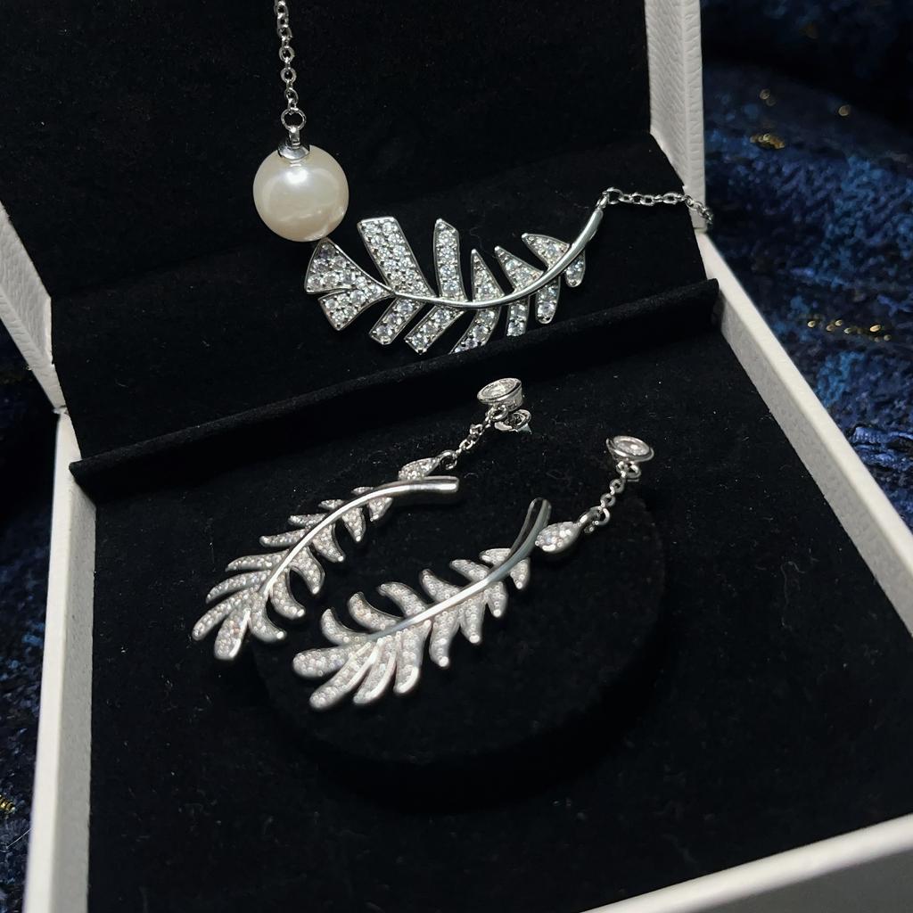 Temperament O-Chain Leaf Rhinestone Necklace Stud Earrings Design Inlaid With Diamond Collarbone Chain Pendant