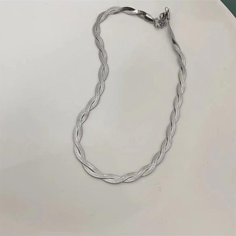 

Элегантное ожерелье из титановой стали с крестом из K-золота - Трендовый европейский и американский холодный стиль для женщин