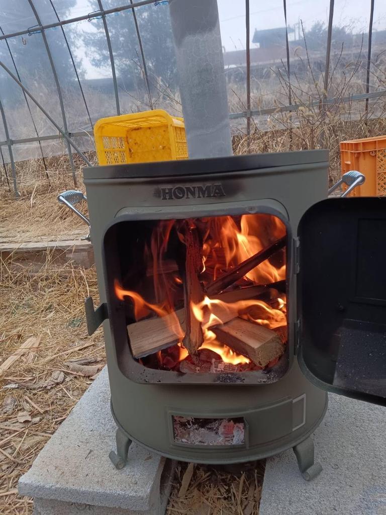 No36 Solo Camping Hardved og bartre ved 2-delt sett (inkluderer opptenning) Lengde ca. 17cm Hjemlevering 80 størrelse Kompakt størrelse