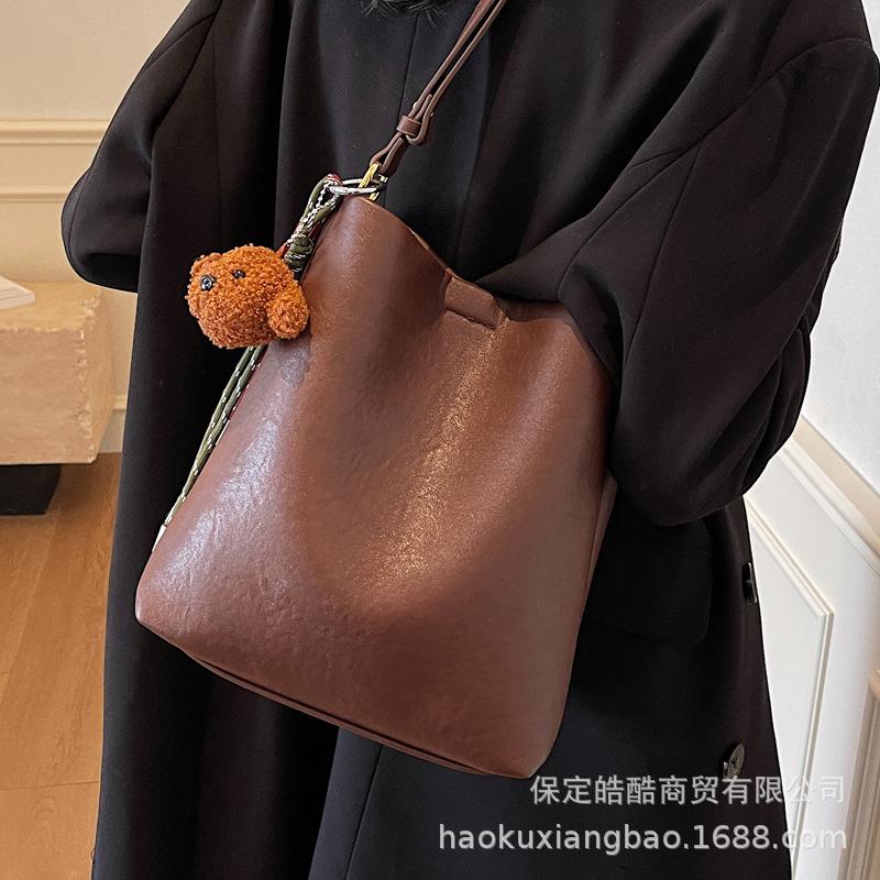 This Year's Popular Small Bag Women's Autumn and Winter Retro 2025 New Versatile Shoulder Messenger Bag Korean Version Bucket Bag