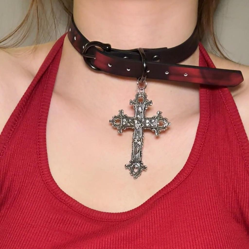 Chique Pittige Meisje Leren Bel Choker Ketting – Uniek Minderheidsontwerp