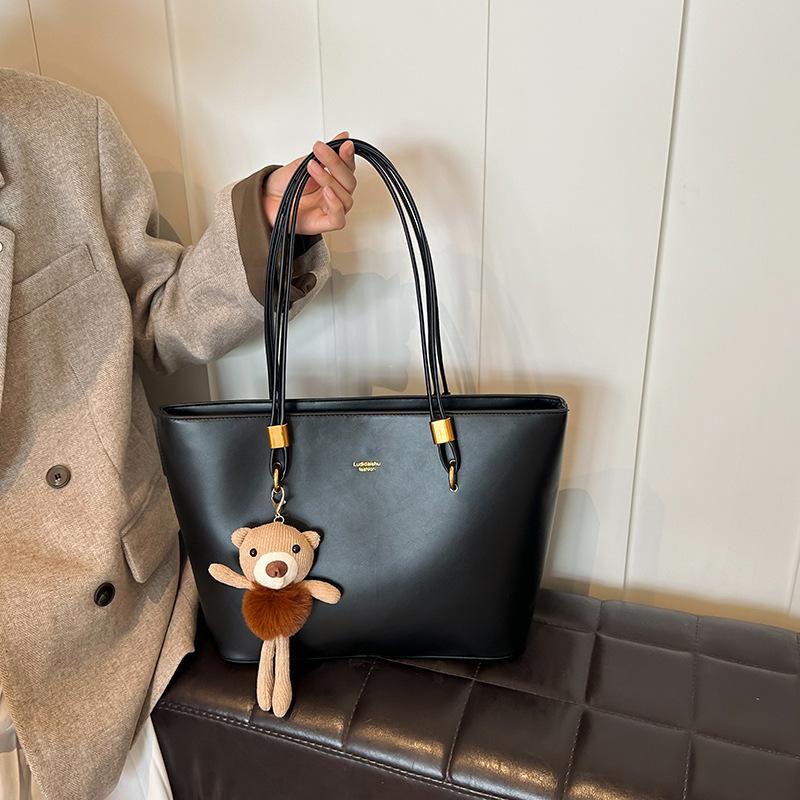 High-quality Vintage-style Large-capacity Crossbody Commuting Bag, Fashionable and Unique Tote Bag