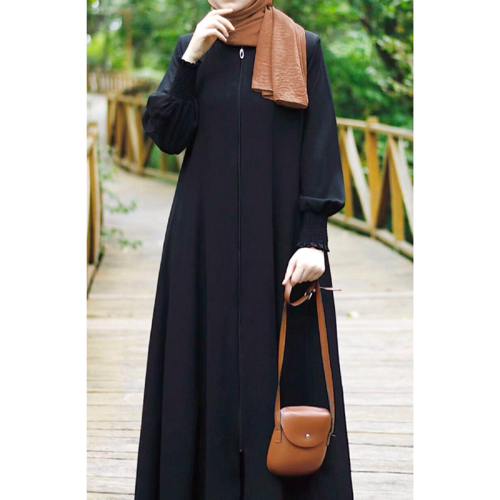 Abaya Hma Sultan Mevlana rozkloszowana w kolorze czarnym