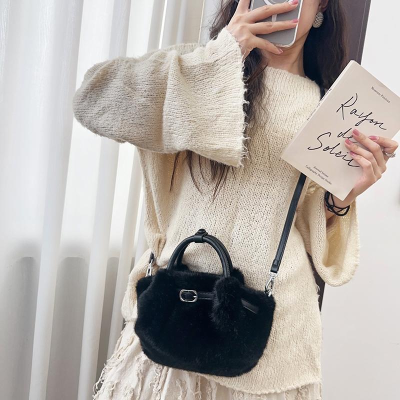 Women's Furry Handbag Retro Style Large-Capacity Fashionable Crossbody Bag Detachable Shoulder Strap Wing Shape Bag