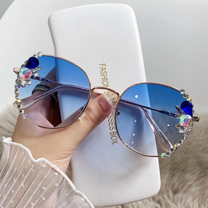 2025 Fashion Round Luxury Brand Sunglasses Women Bling Diamond Sun Glasses Vintage Shades Female Pink Eyewear Gafas De Sol