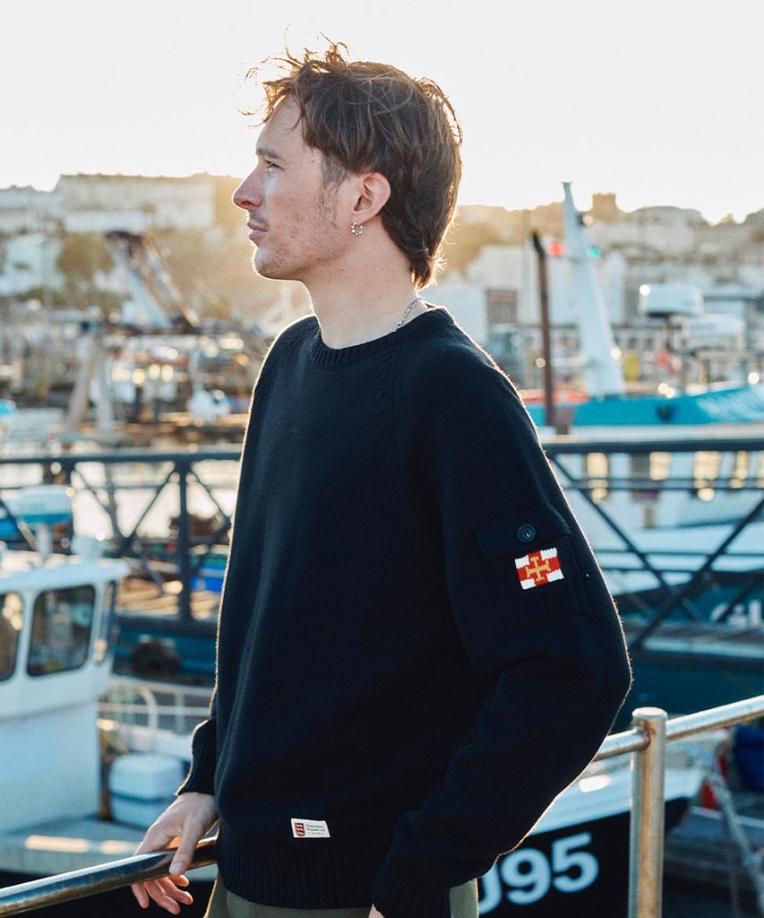 Geonjiulleunseu Cotton Raglan Pocket Sweater - Black