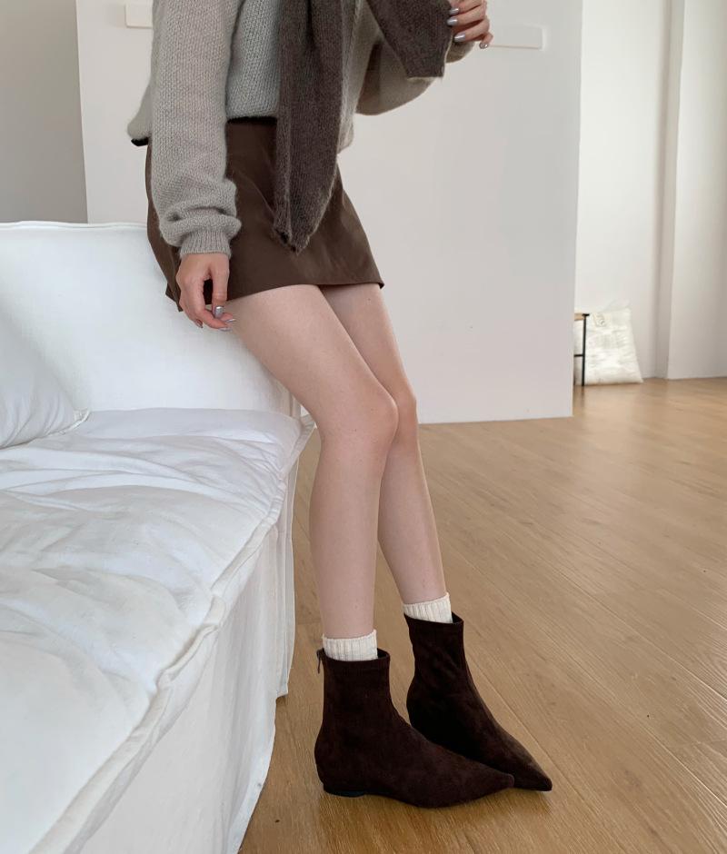 2025 autumn and winter new European and American retro simple matte suede flat socks boots thin boots temperament pointed short boots women