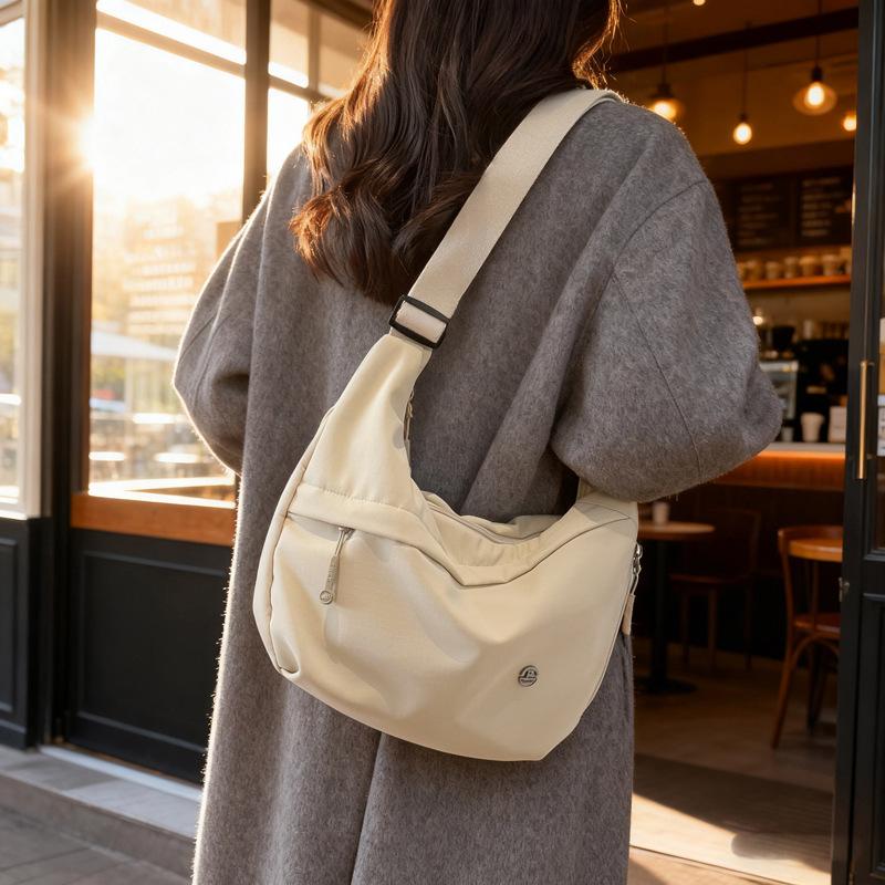 Lightweight Nylon Crossbody Bag for Women – Sleek & Water-Resistant Design with Adjustable Strap, Perfect for Daily Use