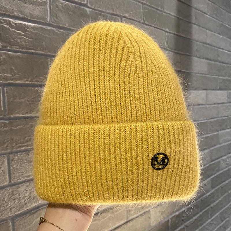 Herbst und Winter Neue Metallbuchstabe M Standard Strickwollmütze Warmer Ohrenschützer Kopf Kälteschutzmütze