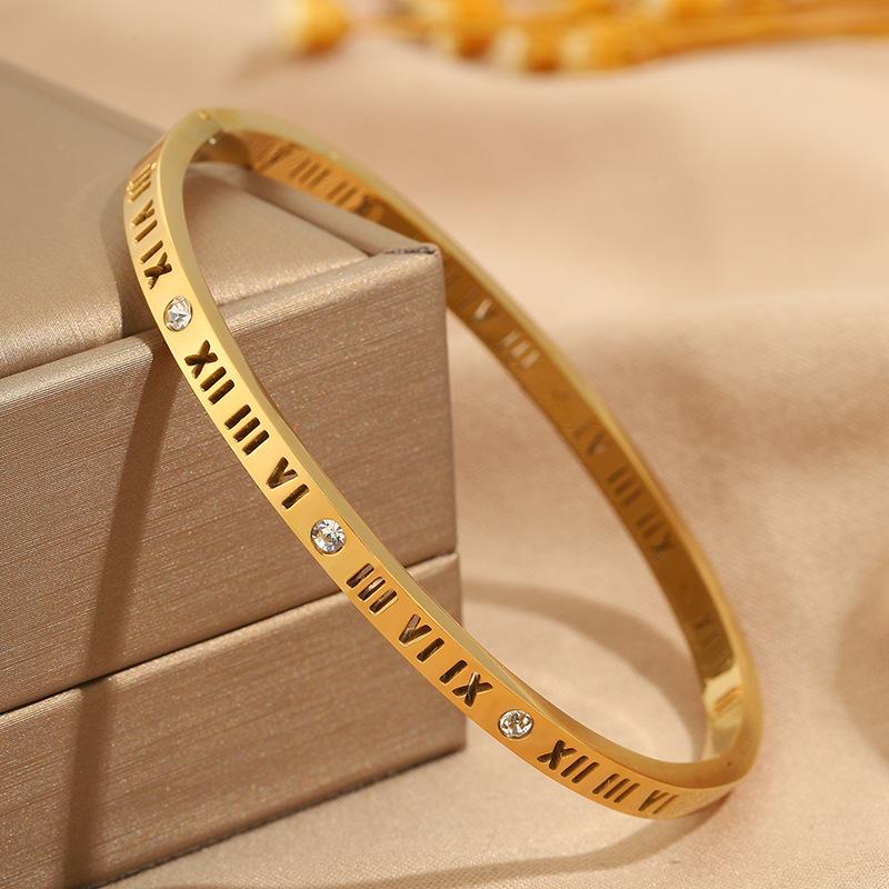 Hot-selling titanium steel bracelet, girls' high-end sense of fashion, popular light luxury in Europe and the United States, Gypsy star love diamond