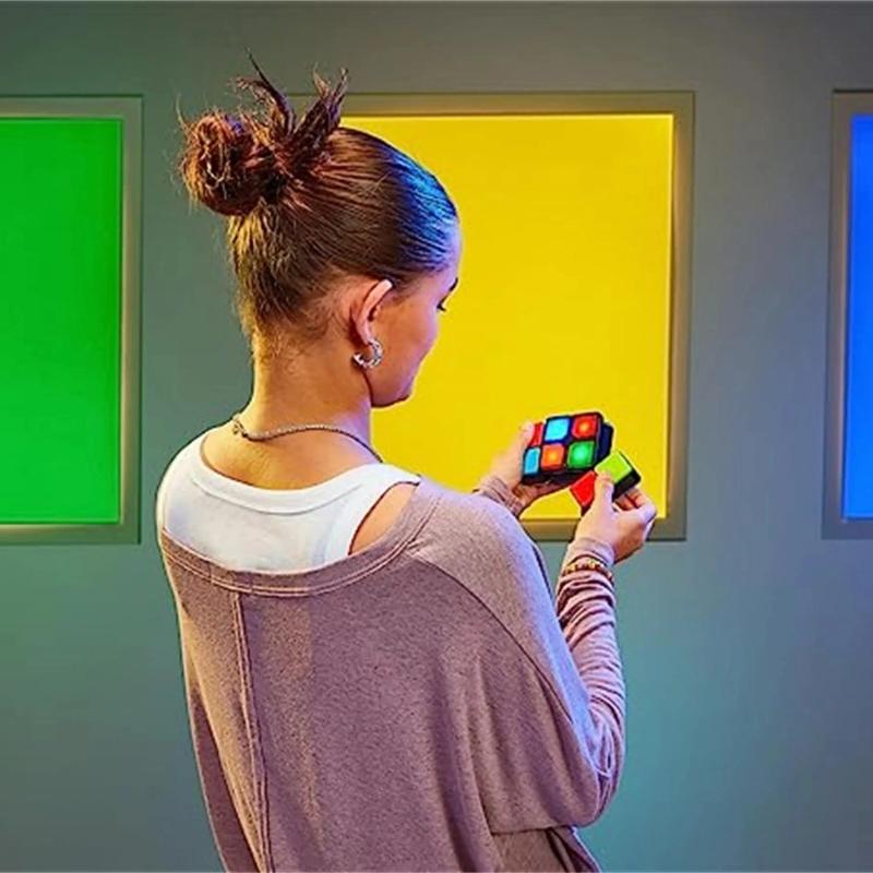 Gra Flipslide, Elektroniczna gra ręczna | Przewracaj, przesuwaj i dopasowuj kolory, aby pokonać zegar - 4 tryby gry - Wielokrotna gra