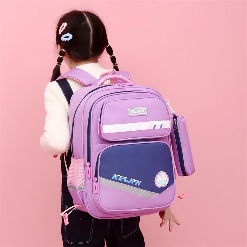 Uczniowie Szkoły Podstawowej Chłopcy i Dziewczęta Wchodzą po Schodach Wodoodporny na Sześciu Kołach Ochrona Krawędzi Redukcja Obciążenia Dziecięca Torba Dźwigniowa