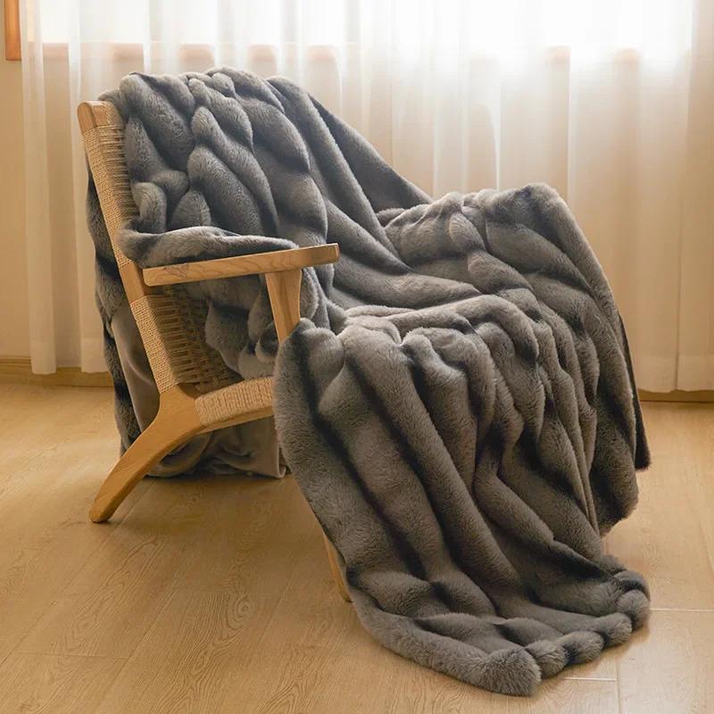 Class A Rabbit Fleece Blanket Quilt Winter Thickened Milk Fleece Office Nap Sofa Blanket Comfortable, Can Be Covered At Any Time