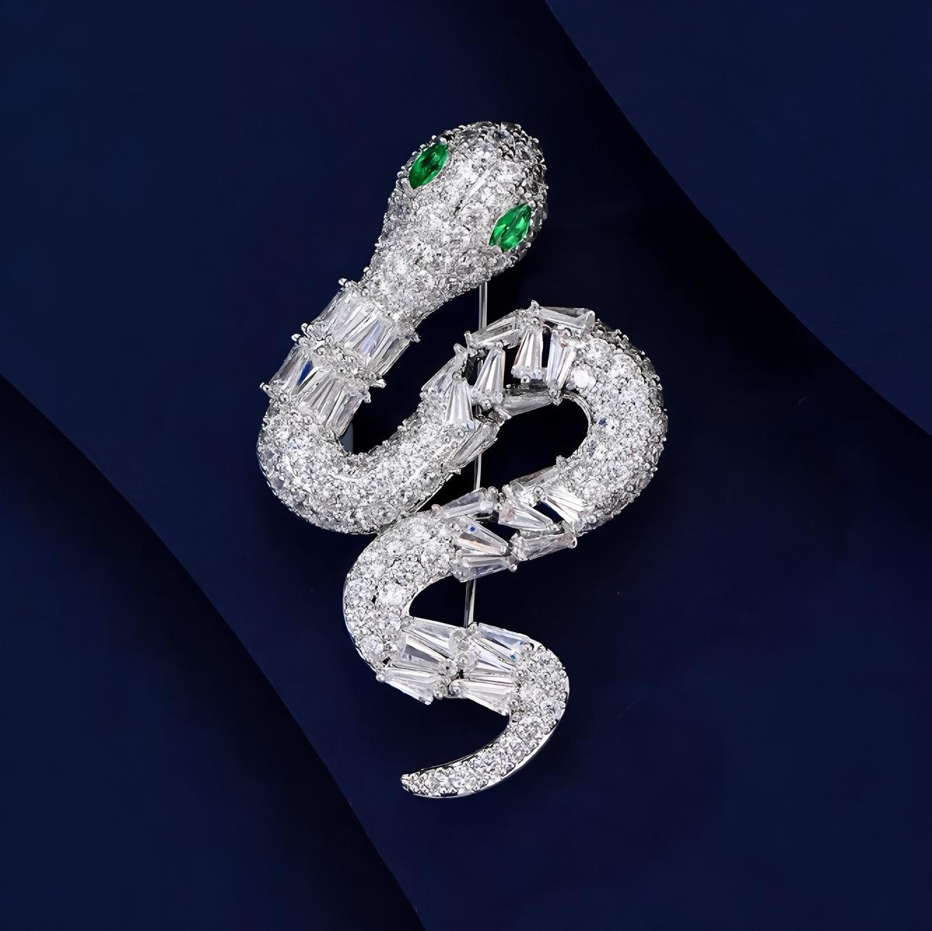

Light luxury full diamond crystal joint snake brooch, high-end female exquisite snake corsage pin with jewelry