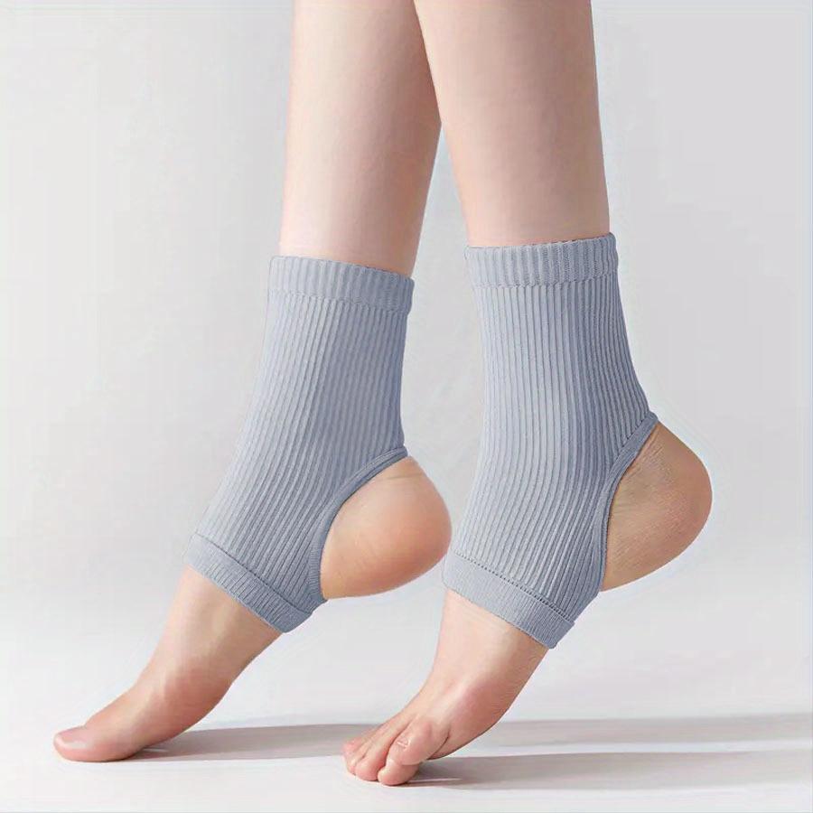 

Compression Ankle Support Socks Knitted Ankle Braces for Men and Women Breathable Moisture-Wicking Yoga Socks сірий
