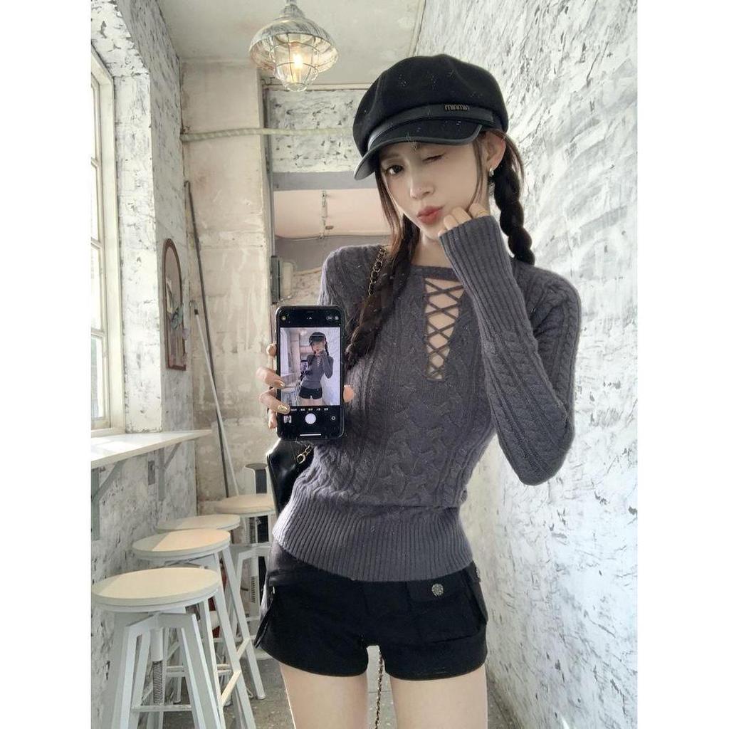 Red Sexy Hollowed-Out Long-Sleeve Knitted Sweater - Women's Retro Waist-Cinching Autumn/Winter Top