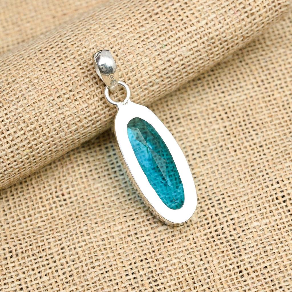 Herrlicher blauer Topas-Edelstein, handgefertigter Schmuckanhänger aus 925er Sterlingsilber für Hochzeitsgeschenk