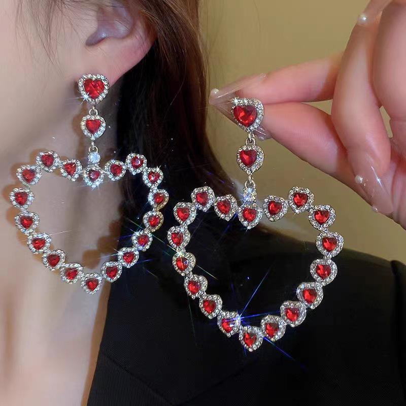 

Exaggerated Baroque Dangle Earrings with Seven-Color Heart and Diamond Inlay – Unique High-End European and American Trend. вино красного